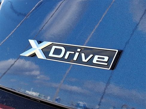 Used 2025 BMW 530i xDrive w/ Premium Package image 19