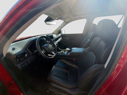 Certified 2024 Honda Pilot Touring image 19