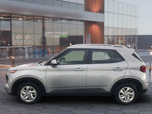 Used 2020 Hyundai Venue SEL w/ Convenience Package image 6