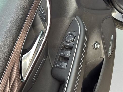 Used 2021 Buick Envision Avenir w/ Technology Package II image 21