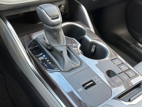 New 2026 Toyota Highlander Limited image 28