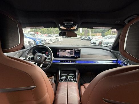 Used 2024 BMW 760i xDrive w/ Executive Package AWD/4WD image 30