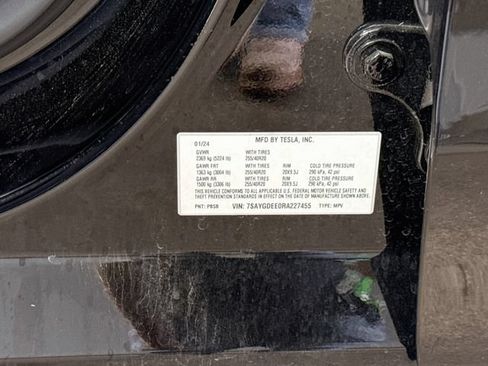 Used 2024 Tesla Model Y Long Range AWD/4WD image 31