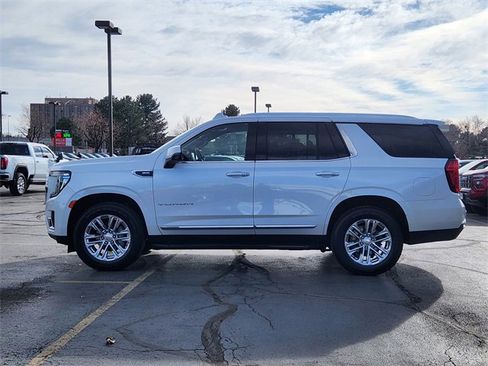 Used 2022 GMC Yukon SLT w/ SLT Premium Package image 7