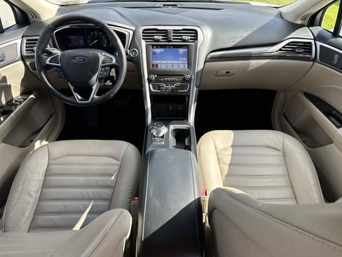Used 2017 Ford Fusion SE w/ Fusion SE Technology Package FWD image 28