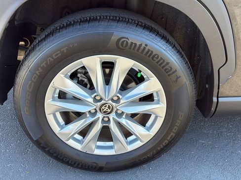 Used 2023 Toyota Corolla Cross LE image 30