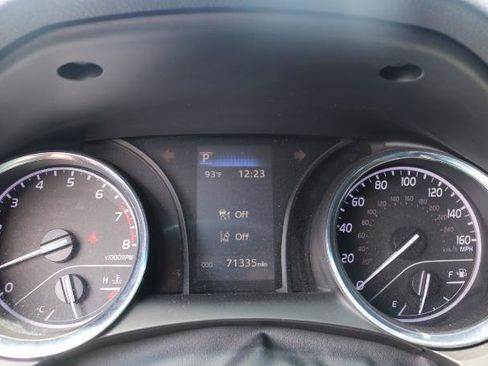Used 2019 Toyota Camry SE FWD image 11