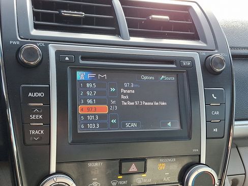 Used 2013 Toyota Camry LE image 16