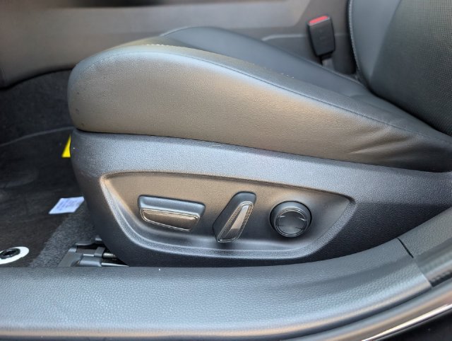 Used 2024 Toyota Prius XLE FWD image 20