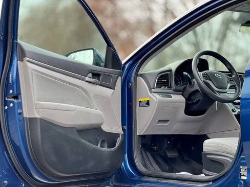 Used 2017 Hyundai Elantra SE image 9