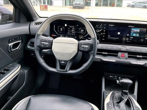 Used 2025 Kia K4 GT-Line w/ GT-Line Premium Package image 6