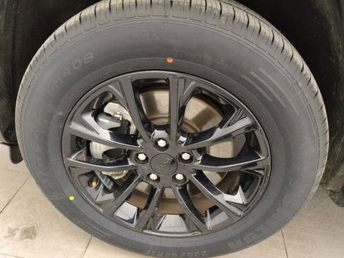 Used 2023 Jeep Cherokee Altitude Lux image 31