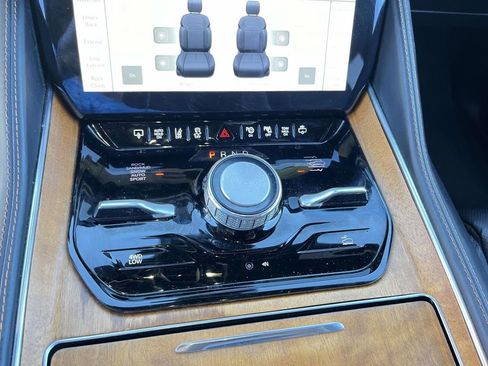 Used 2022 Jeep Grand Wagoneer Series III w/ Rear Seat Video Group 1 image 22