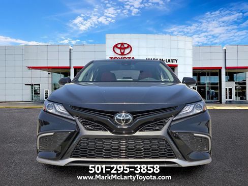 Used 2022 Toyota Camry XSE FWD image 8