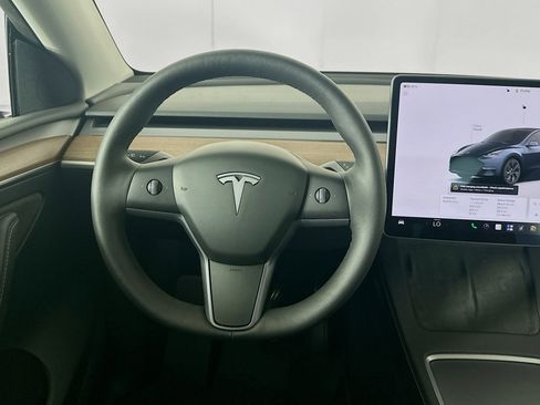 Used 2024 Tesla Model Y Long Range AWD/4WD image 16