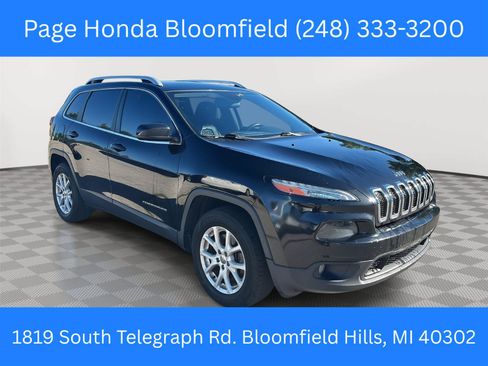 Used 2017 Jeep Cherokee Latitude w/ Trailer Tow Group AWD/4WD image 1