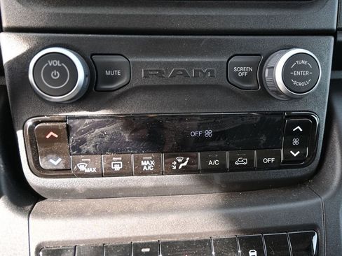 Used 2025 RAM ProMaster 2500 w/ Convenience Group image 19