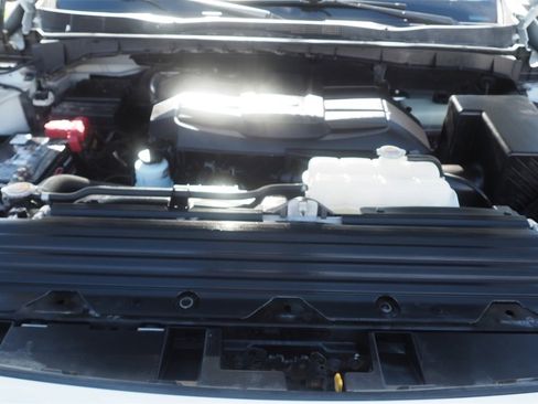 Used 2023 Nissan Titan SV w/ SV Convenience Package image 25