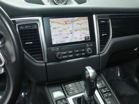 Used 2018 Porsche Macan S image 17