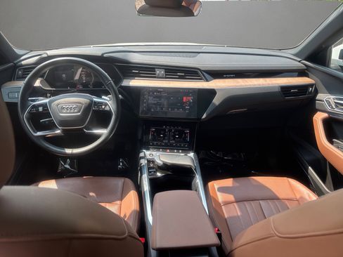 Used 2024 Audi Q8 e-tron Premium Plus w/ Premium Plus Package image 43