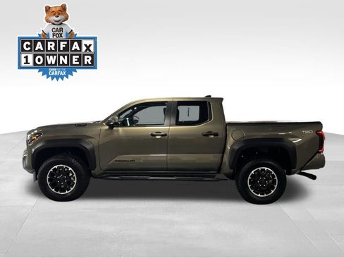 Certified 2025 Toyota Tacoma TRD Off-Road image 2