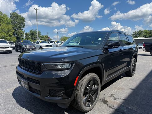 New 2025 Jeep Grand Cherokee L Altitude image 4