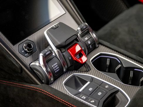 Used 2024 Lamborghini Urus Performante AWD/4WD image 31