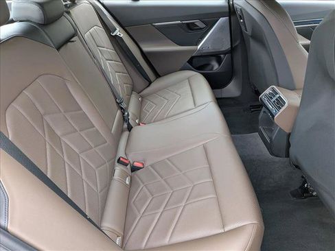 Used 2024 BMW i5 eDrive40i w/ Convenience Package RWD image 19