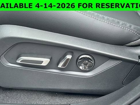 Used 2025 Acura RDX SH-AWD image 11