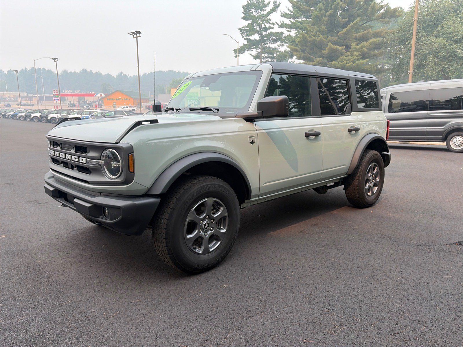 Used 2024 Ford Bronco Big Bend AWD/4WD image 3