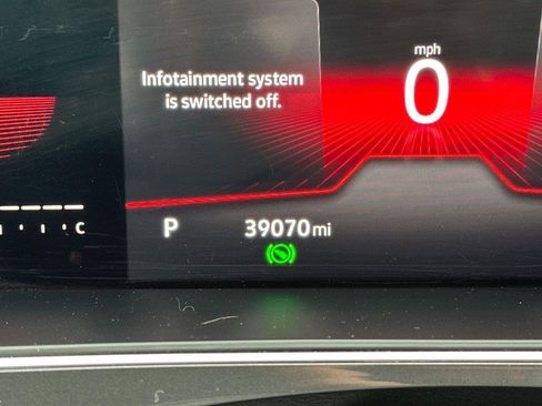 Used 2022 Volkswagen Tiguan SE R-Line image 31