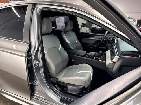 Used 2025 Toyota Camry SE FWD image 10