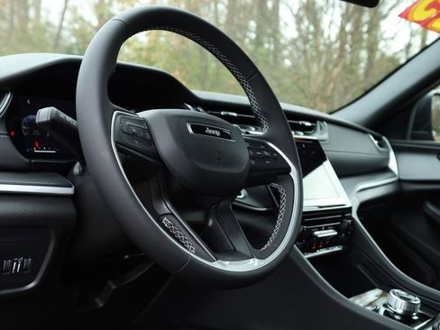 Used 2025 Jeep Grand Cherokee Laredo X w/ Trailer Tow Package image 5