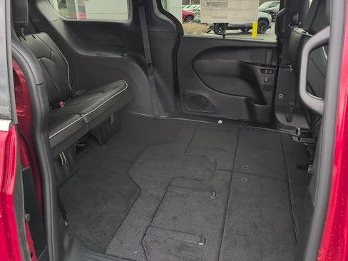 New 2026 Chrysler Pacifica Limited image 14