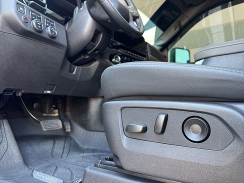 Used 2025 Chevrolet Silverado 2500 ZR2 w/ Technology Package image 21