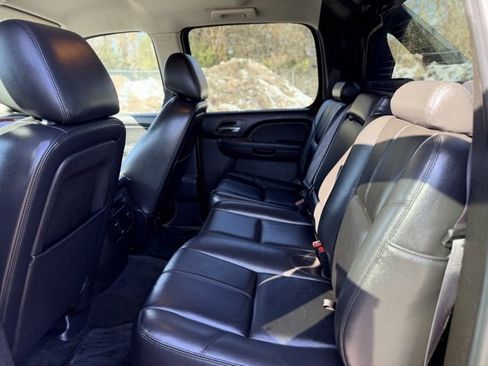 Used 2012 Chevrolet Avalanche LT image 23