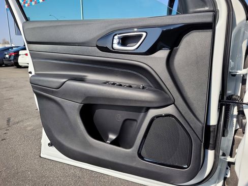 New 2026 Jeep Compass Latitude image 18