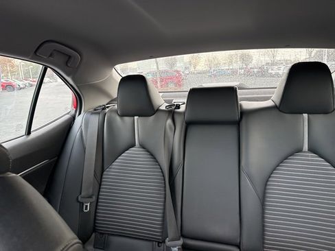 Used 2021 Toyota Camry SE image 10