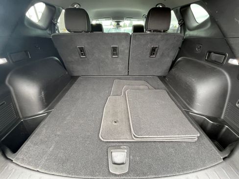 Used 2025 Chevrolet Blazer LT image 32