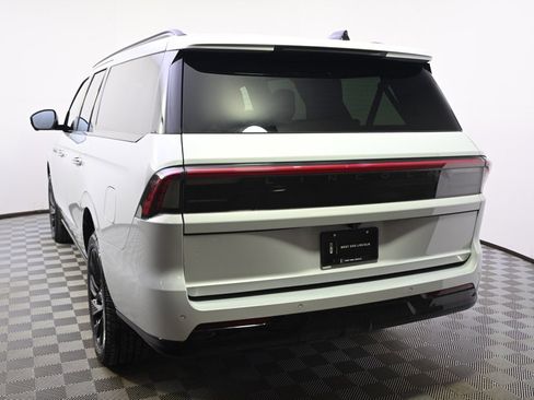 New 2025 Lincoln Navigator L Reserve w/ Jet Appearance Package image 4