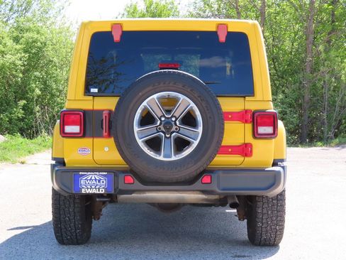Used 2019 Jeep Wrangler Unlimited Sahara AWD/4WD image 14