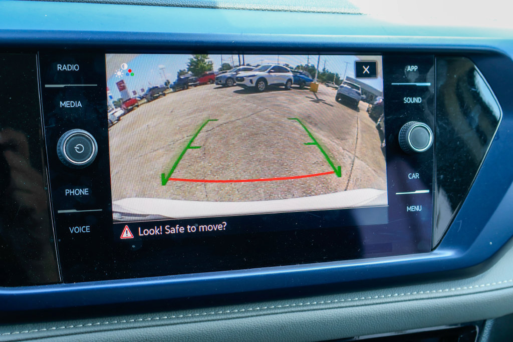 Used 2024 Volkswagen Taos SE FWD image 4