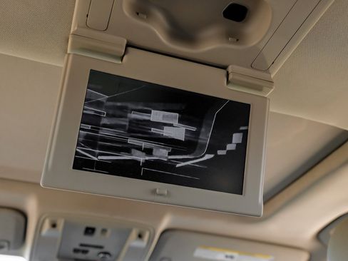 Used 2019 Cadillac Escalade ESV Premium Luxury image 38