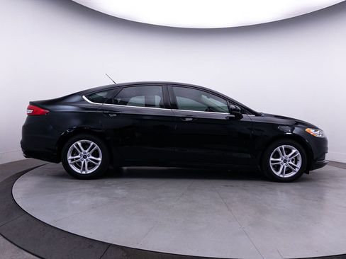 Used 2018 Ford Fusion SE w/ Fusion SE Technology Package FWD image 32