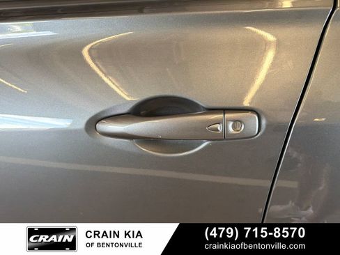 Used 2022 Nissan Kicks SR w/ Premium Package FWD image 13