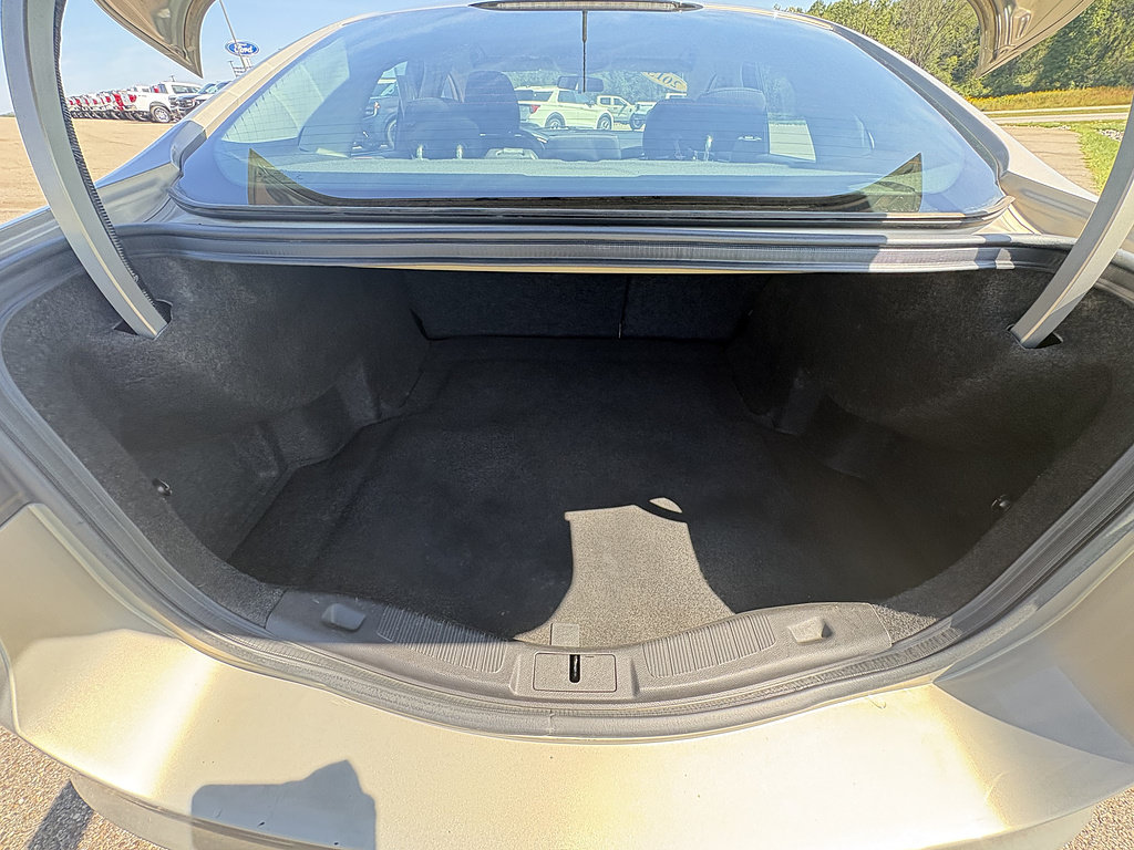 Used 2015 Ford Fusion SE FWD image 15