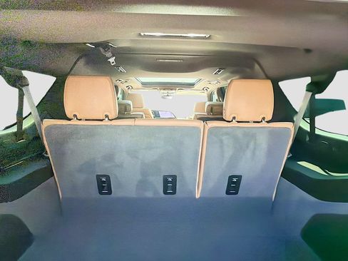 Used 2023 Cadillac Escalade ESV Premium Luxury AWD/4WD image 29
