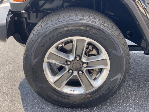 Used 2021 Jeep Wrangler Unlimited Sahara AWD/4WD image 10