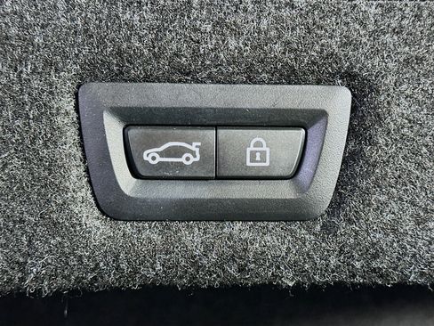 Used 2022 BMW 530i xDrive w/ Premium Package image 29