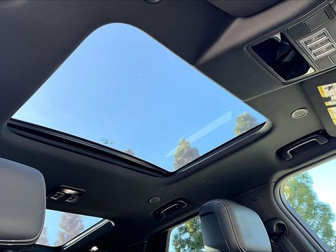 Used 2023 Land Rover Discovery S R-Dynamic image 29